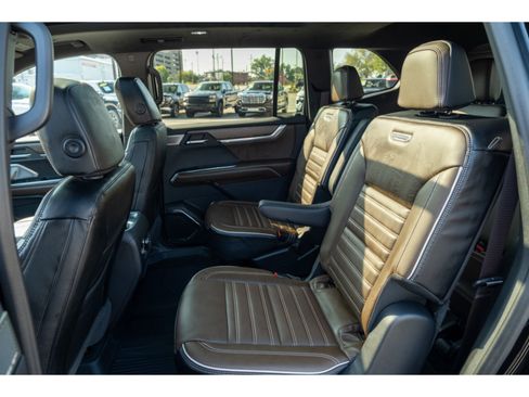 New 2027 GMC Acadia Denali Ultimate w/ LPO, Black Badging Package AWD/4WD image 13