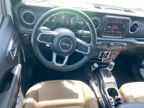 Used 2023 Jeep Wrangler Unlimited Sahara w/ Cold Weather Group AWD/4WD image 19