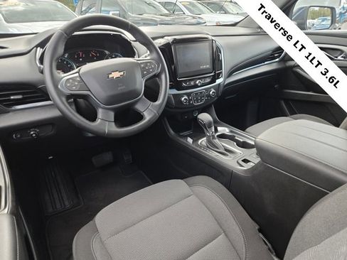 Used 2023 Chevrolet Traverse LT image 23