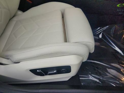 Used 2024 BMW i5 eDrive40i w/ Executive Package RWD image 26