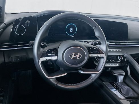 Used 2025 Hyundai Elantra SEL FWD image 18