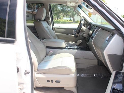 Used 2011 Ford Expedition Limited RWD image 28