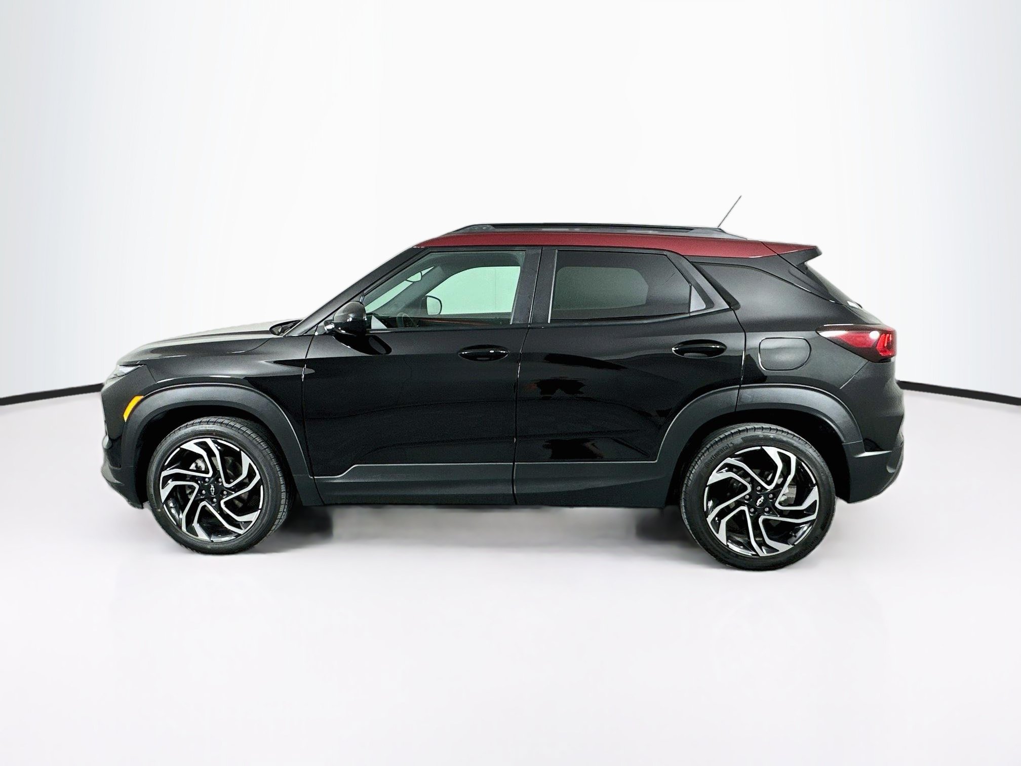 Used 2025 Chevrolet TrailBlazer RS w/ Convenience Package AWD/4WD image 4