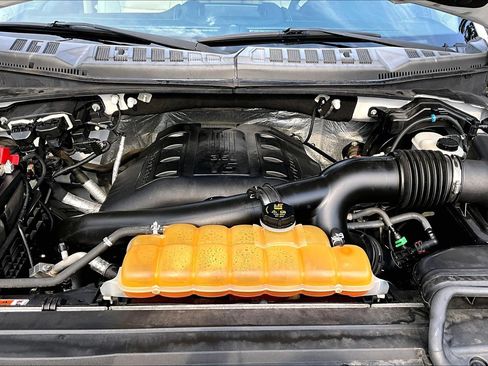 Used 2016 Ford F150 Lariat w/ Equipment Group 502A Luxury AWD/4WD image 9