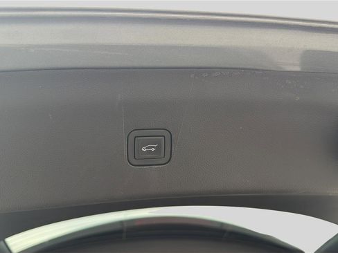 Used 2024 Buick Enclave Essence w/ Experience Buick Package FWD image 20