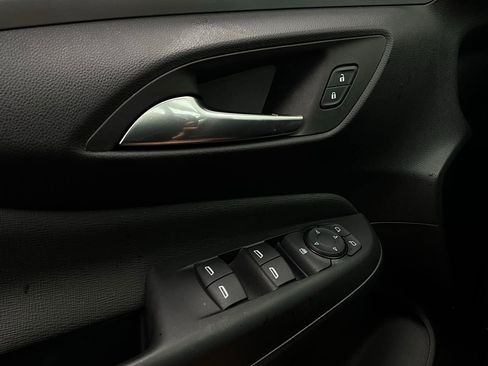 Used 2025 Buick Envista Preferred image 18