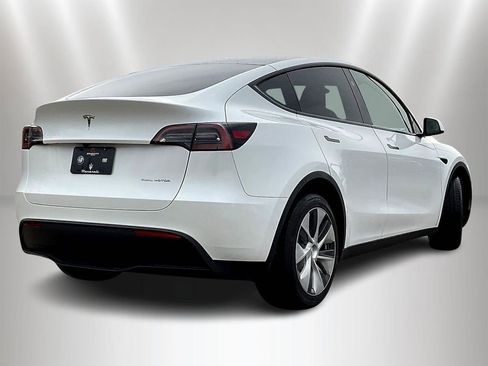 Used 2024 Tesla Model Y Long Range AWD/4WD image 6