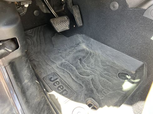 Used 2018 Jeep Wrangler Unlimited Rubicon AWD/4WD image 17
