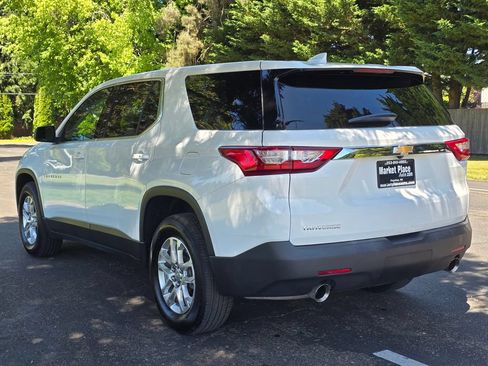 Used 2021 Chevrolet Traverse LS FWD image 4