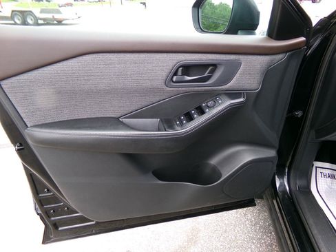 Used 2022 Nissan Rogue S AWD/4WD image 10