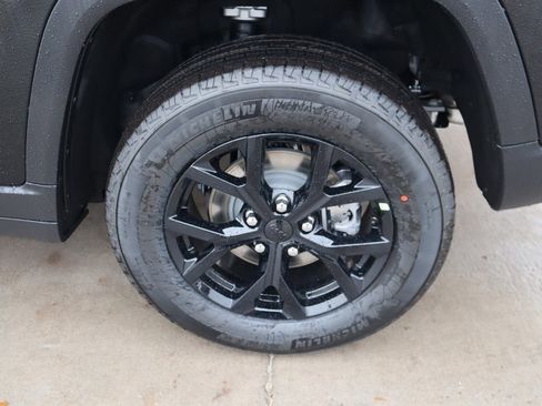 New 2025 Jeep Grand Cherokee Altitude image 19