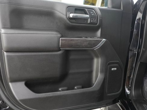 Used 2019 Chevrolet Silverado 1500 LTZ w/ LTZ Premium Package AWD/4WD image 17