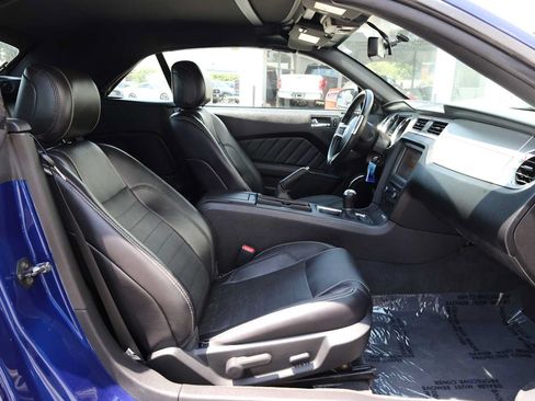 Used 2013 Ford Mustang GT Premium w/ Electronics Pkg RWD image 29