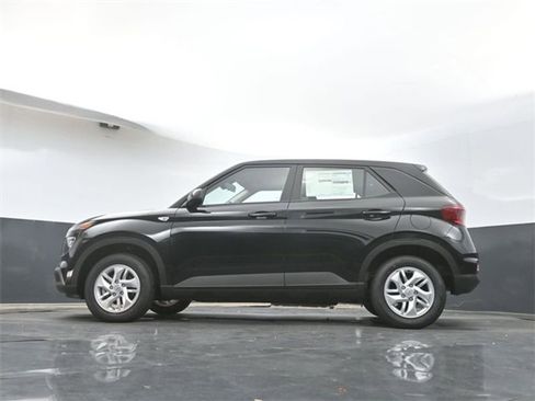 Used 2025 Hyundai Venue SE image 31