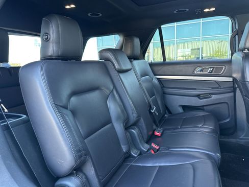 Used 2019 Ford Explorer XLT w/ Equipment Group 202A image 18