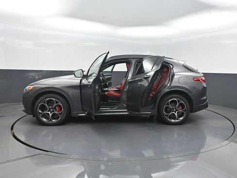 Used 2023 Alfa Romeo Stelvio Veloce AWD/4WD image 38