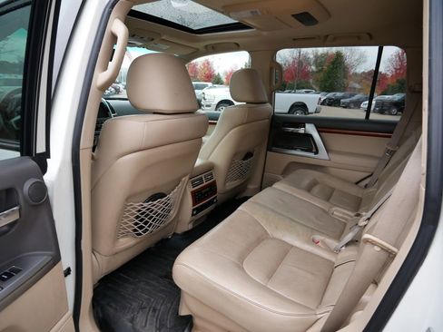 Used 2015 Toyota Land Cruiser image 39