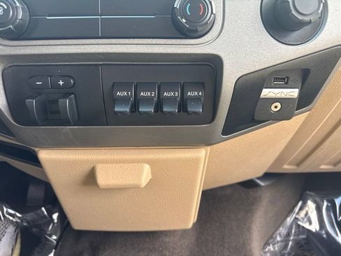 Used 2016 Ford F250 XLT w/ XLT Interior Package AWD/4WD image 18