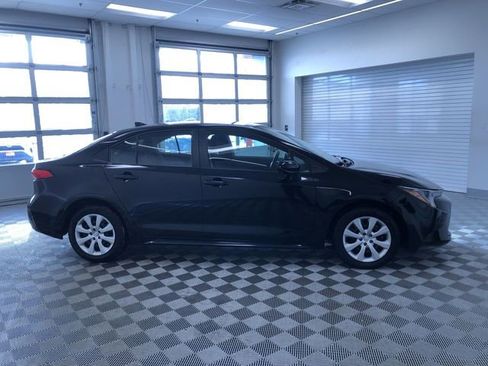 Used 2025 Toyota Corolla LE image 35