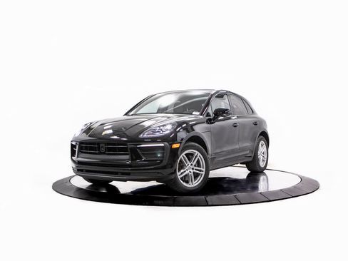Certified 2023 Porsche Macan image 1