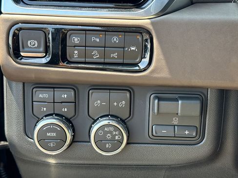 New 2026 GMC Yukon Denali Ultimate AWD/4WD image 21