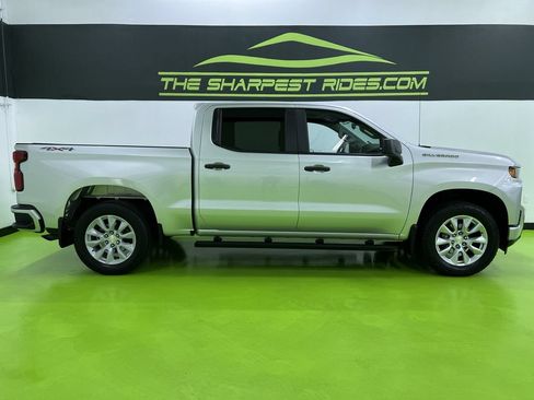 Used 2020 Chevrolet Silverado 1500 Custom w/ Custom Value Package AWD/4WD image 11