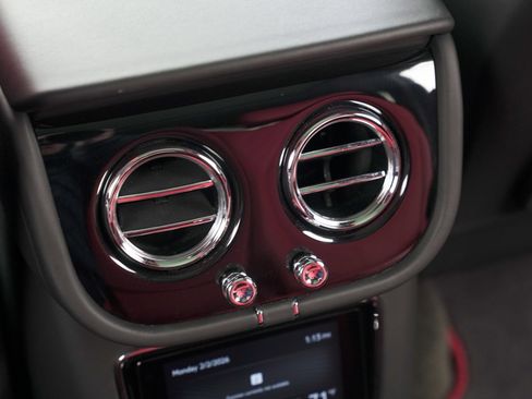 Used 2022 Bentley Bentayga V8 image 29