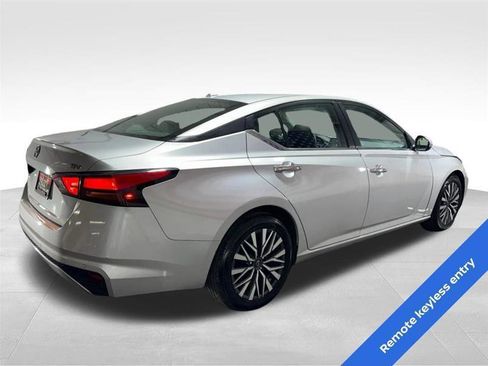 Used 2023 Nissan Altima 2.5 SV image 5