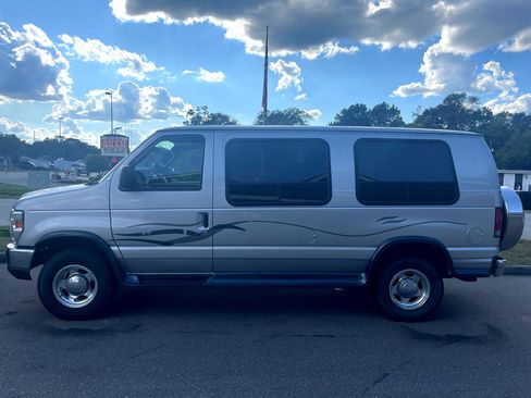 Used 2011 Ford E-250 and Econoline 250 w/ RV Plus Pkg image 11