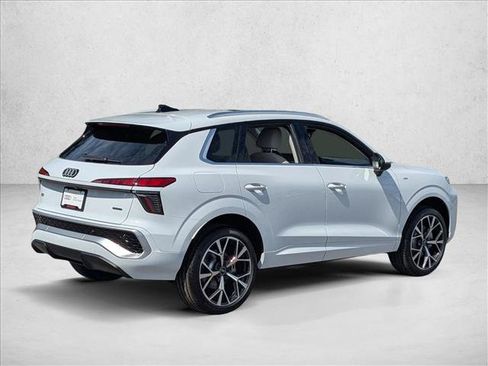 New 2026 Audi Q3 quattro 2.0T AWD/4WD image 2