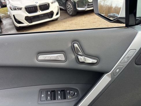 Used 2026 BMW iX xDrive60 w/ M Sport Package AWD/4WD image 12