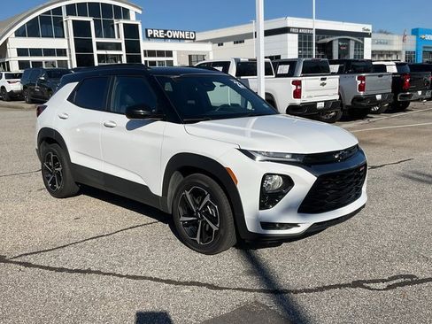 Used 2023 Chevrolet TrailBlazer RS w/ Sun and Liftgate Package image 3