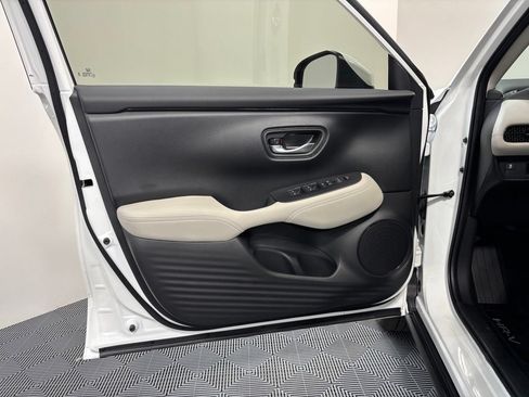 Certified 2025 Honda HR-V LX image 25