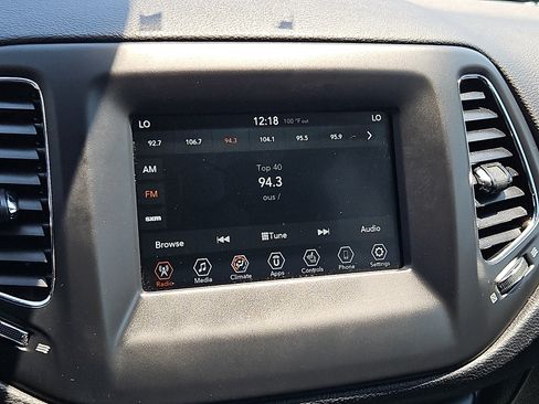 Used 2020 Jeep Compass Latitude w/ Cold Weather Group AWD/4WD image 18