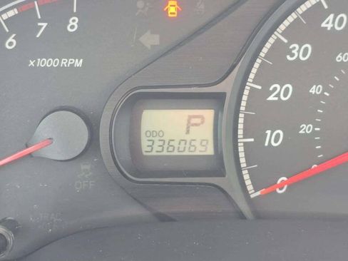 Used 2014 Toyota Sienna L FWD image 8