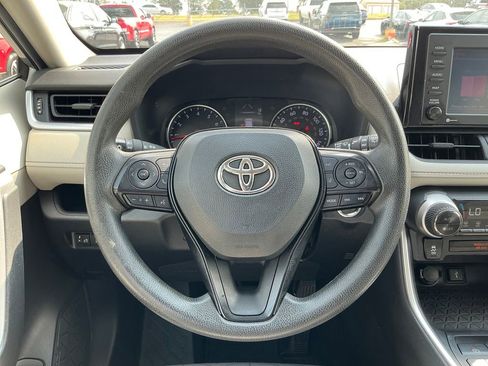 Used 2021 Toyota RAV4 XLE image 19