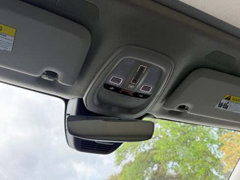 New 2026 Volvo XC40 B5 Core AWD/4WD image 15