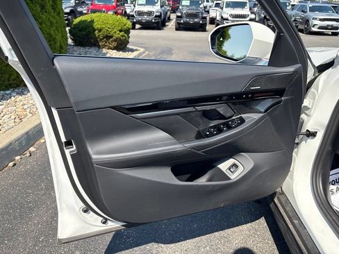 Used 2026 BMW 530i xDrive AWD/4WD image 16
