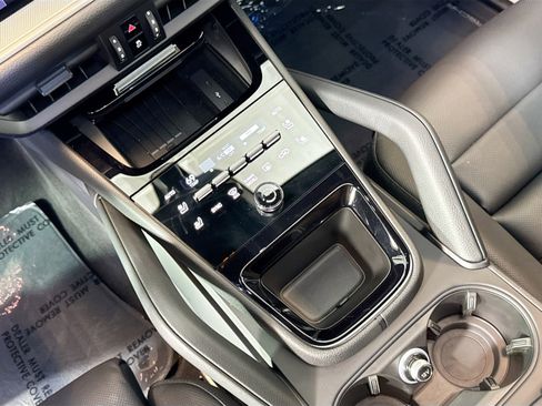 Certified 2025 Porsche Cayenne image 17