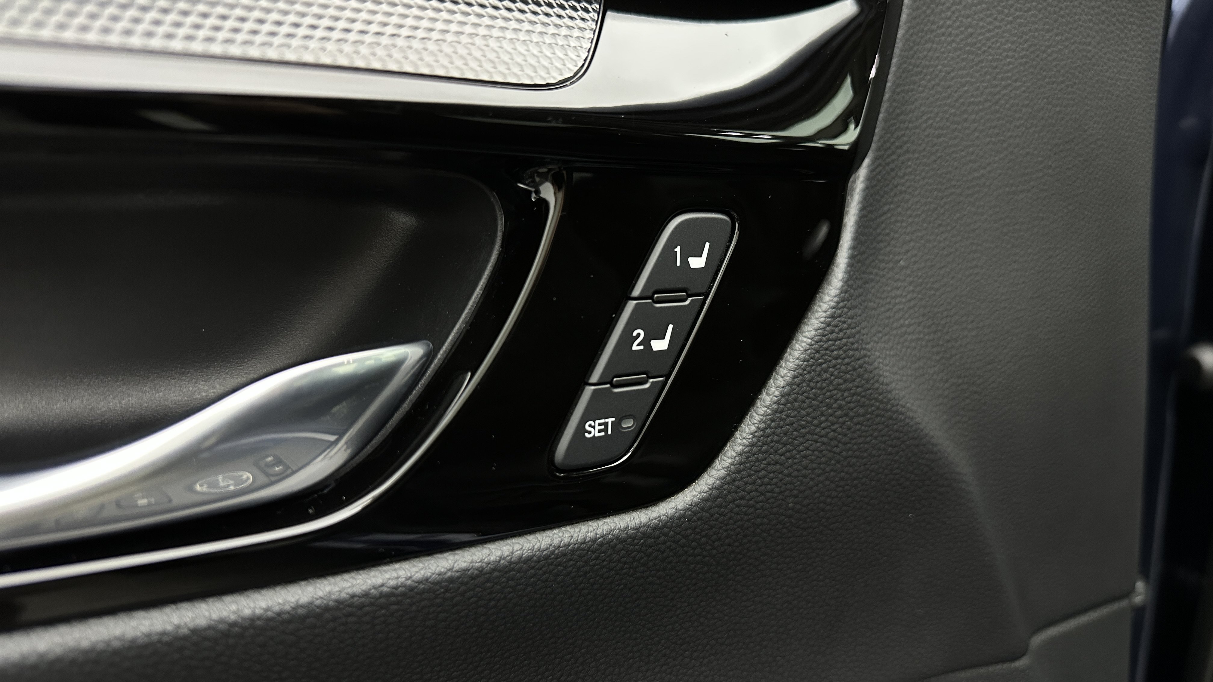 Used 2025 Honda CR-V EX-L image 14