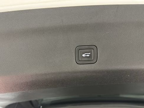 Used 2025 GMC Yukon AT4 Ultimate w/ LPO, Floor Liner Package AWD/4WD image 35
