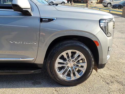 Used 2023 GMC Yukon XL SLT AWD/4WD image 8