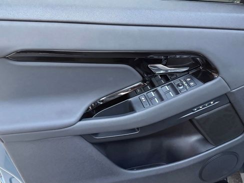 Used 2024 Land Rover Range Rover Evoque Dynamic SE image 29