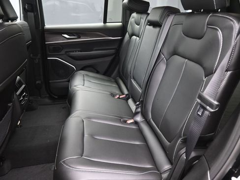 New 2026 Jeep Grand Cherokee Limited AWD/4WD image 10