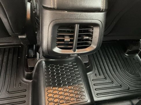 Used 2017 Jeep Cherokee Latitude w/ True North Edition image 13