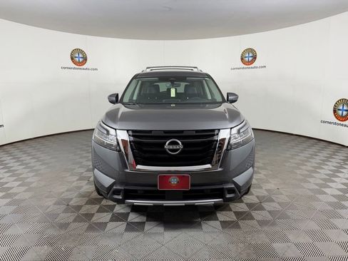 Used 2023 Nissan Pathfinder SL AWD/4WD image 16
