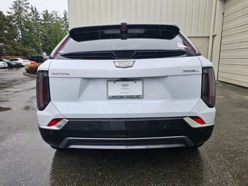 New 2026 Cadillac Optiq Luxury 2 image 6