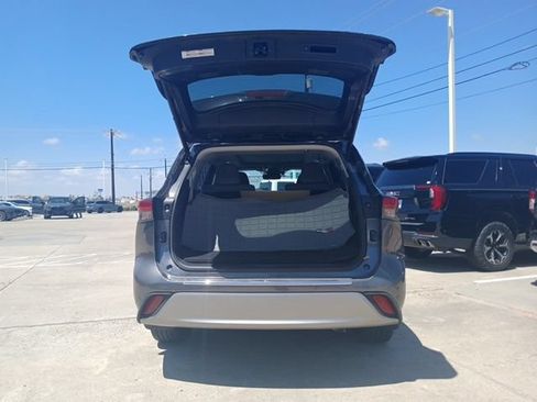 Used 2020 Toyota Highlander Platinum AWD/4WD image 9