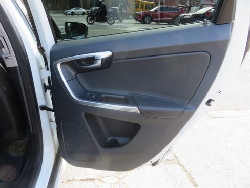 Used 2016 Volvo XC60 T6 Platinum image 30