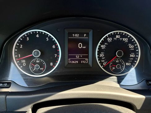 Used 2017 Volkswagen Tiguan S image 32